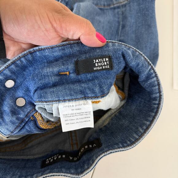 Veronica Beard Jaylen Denim High Rise Pelated Shorts in Waterfall Blue - 23 000 - Picture 6 of 8